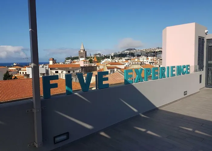 Five Design Rooftop By Storytellers